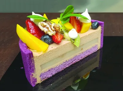 Lychee Lait Chocolate Mousse Berry Cake