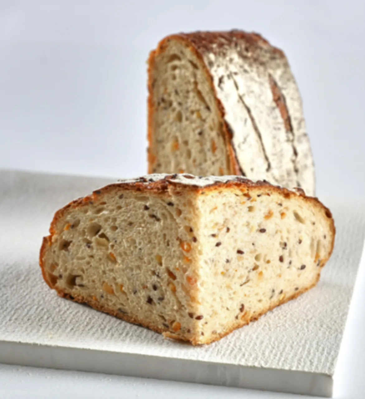 Discover our ‘Grain Lemon’ bread. It’s a delightful, crusty bread made with delicious and nutritious